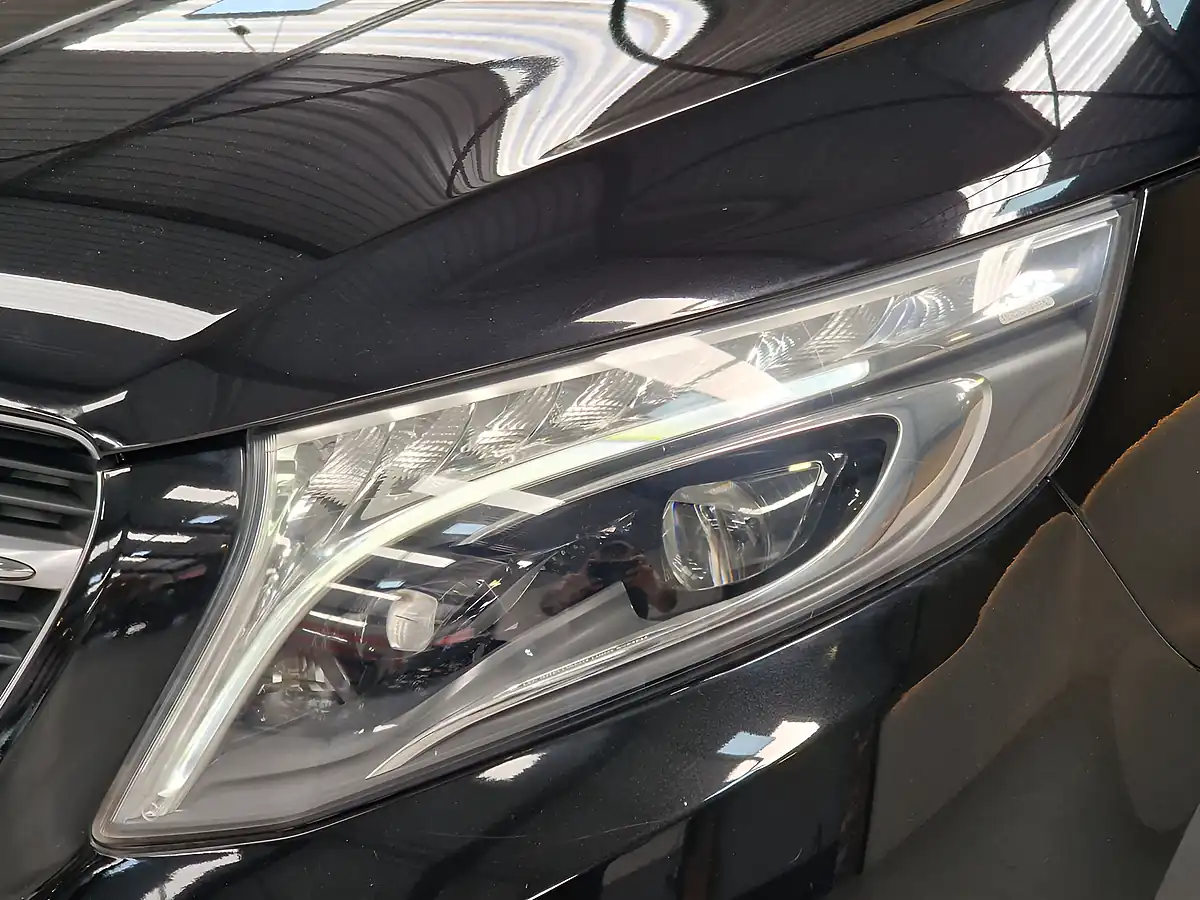 Used 2017 Mercedes-Benz V-Class Se Obsidian Black - Interior and Exterior details 19