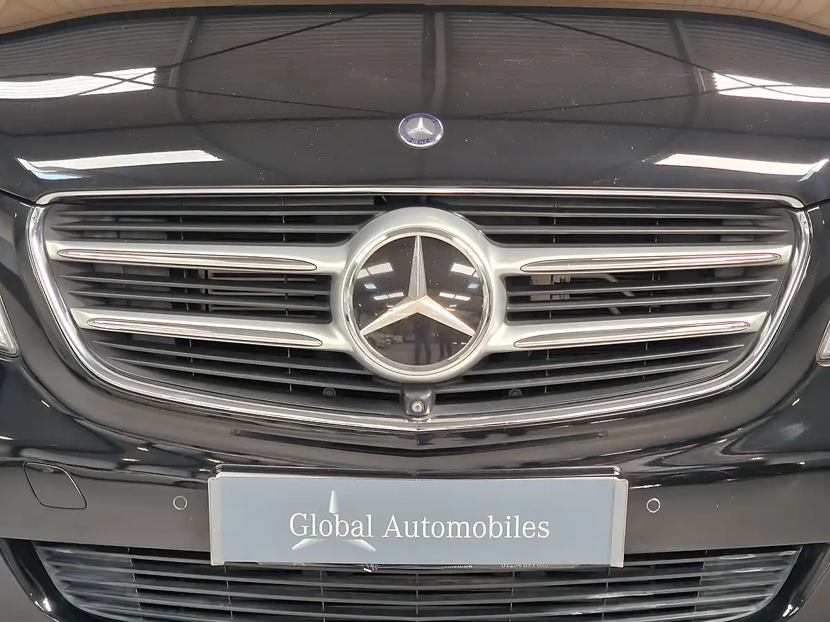 Used 2017 Mercedes-Benz V-Class Se Obsidian Black - Interior and Exterior details 7