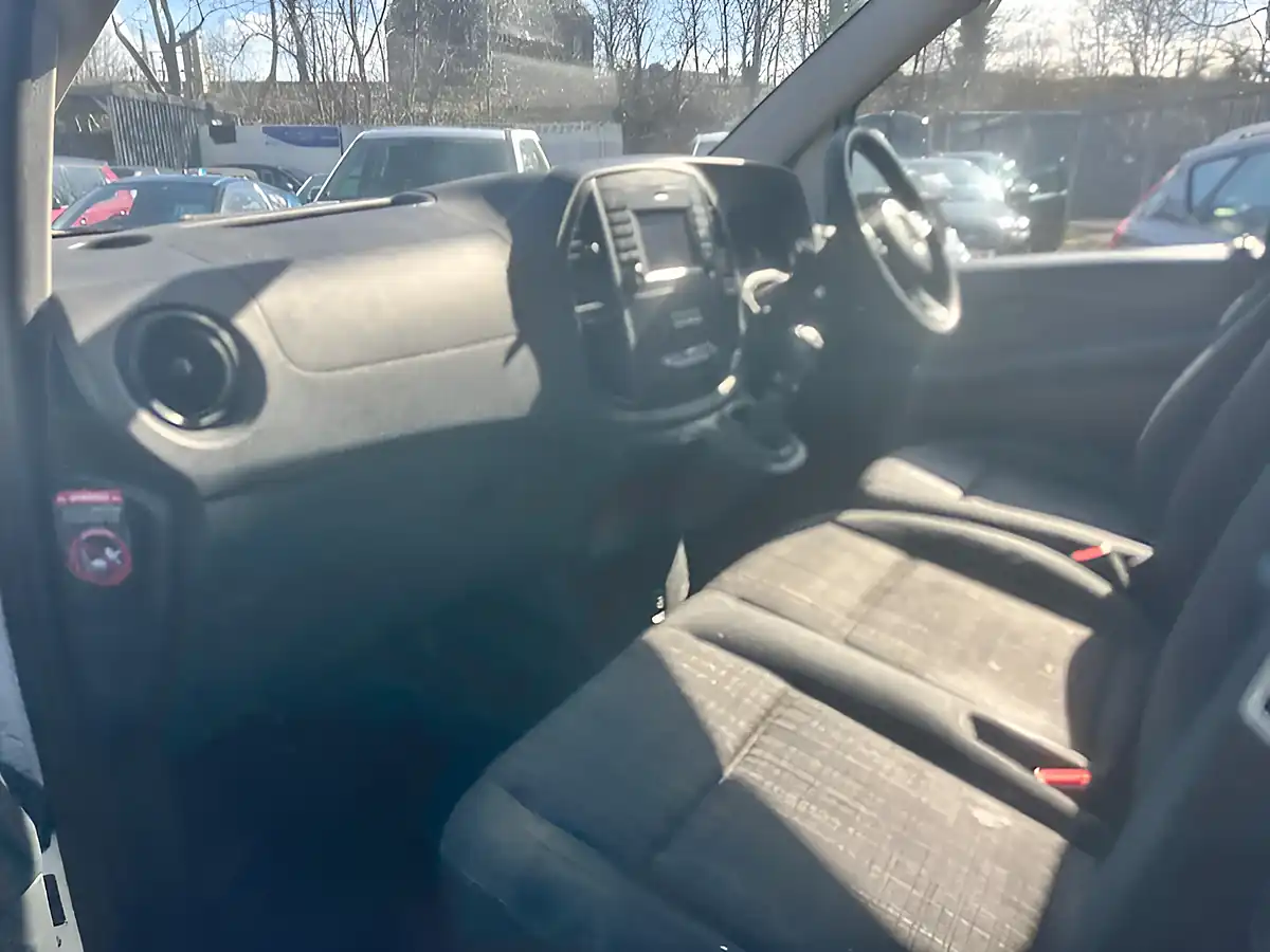 Used 2017 Mercedes-Benz Vito L2 White - Interior and Exterior details 11