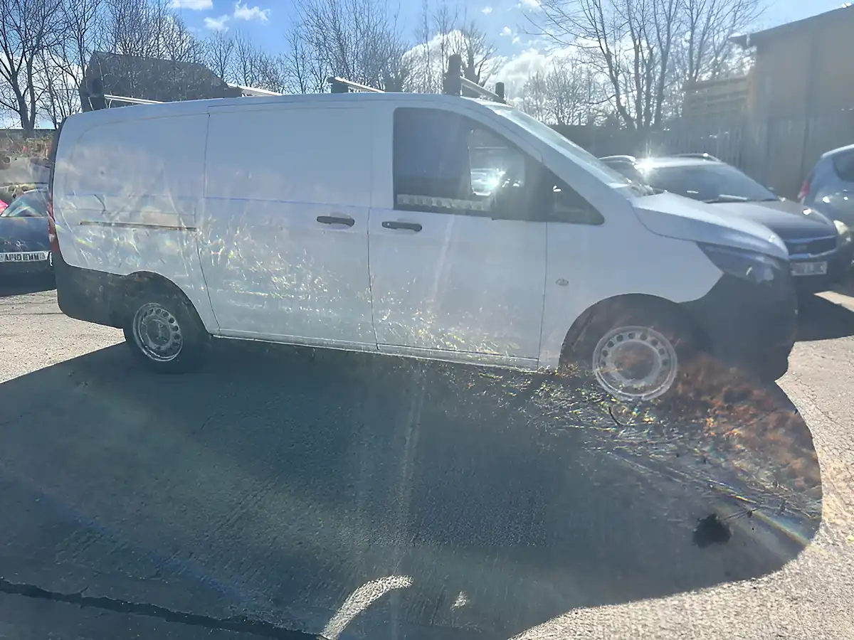 Used 2017 Mercedes-Benz Vito L2 White - Interior and Exterior details 5