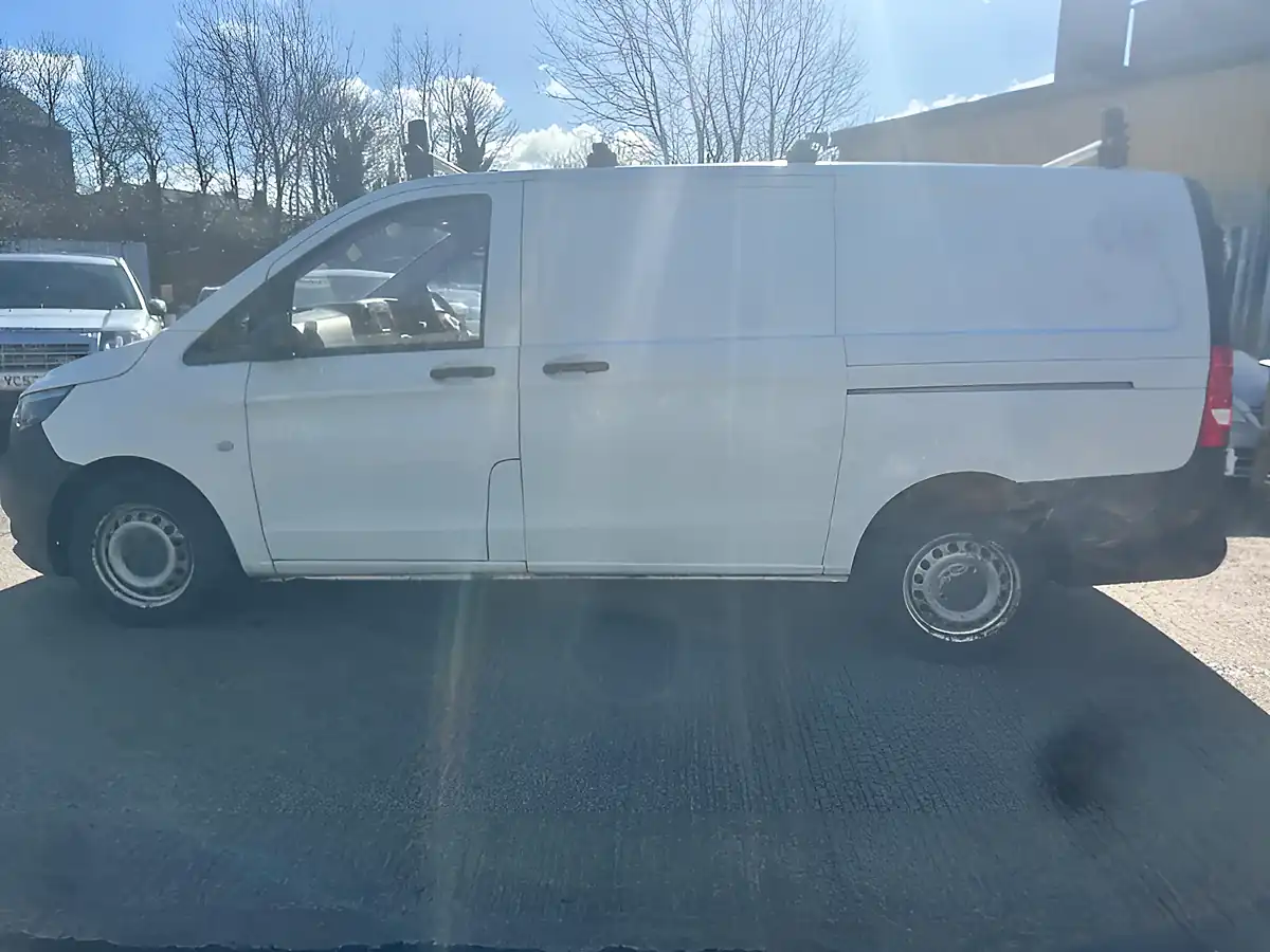 Used 2017 Mercedes-Benz Vito L2 White - Interior and Exterior details 7