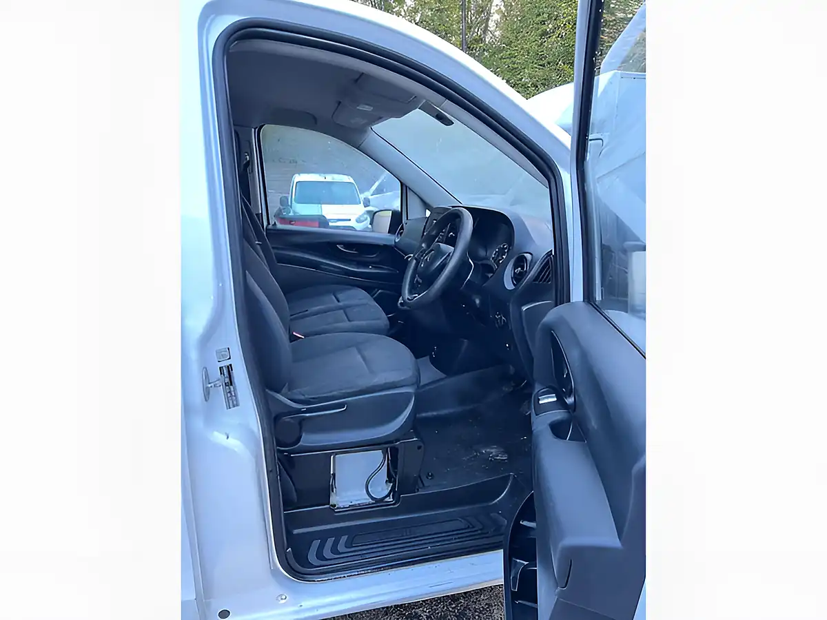 Used 2017 Mercedes-Benz Vito L2 White - Interior and Exterior details 13