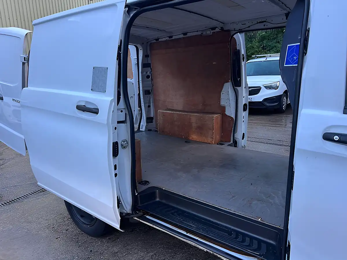 Used 2017 Mercedes-Benz Vito L2 White - Interior and Exterior details 18