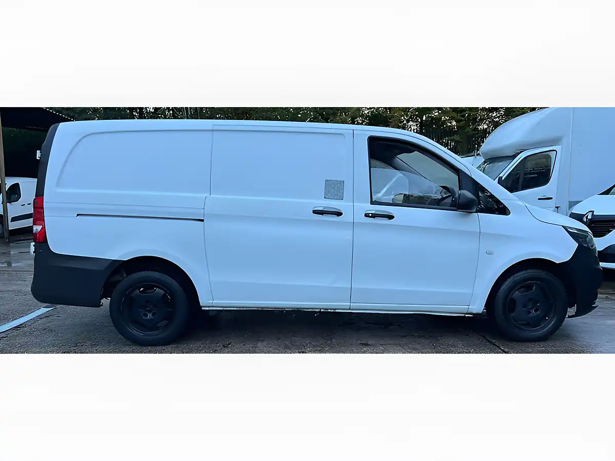 Used 2017 Mercedes-Benz Vito L2 White - Interior and Exterior details 6