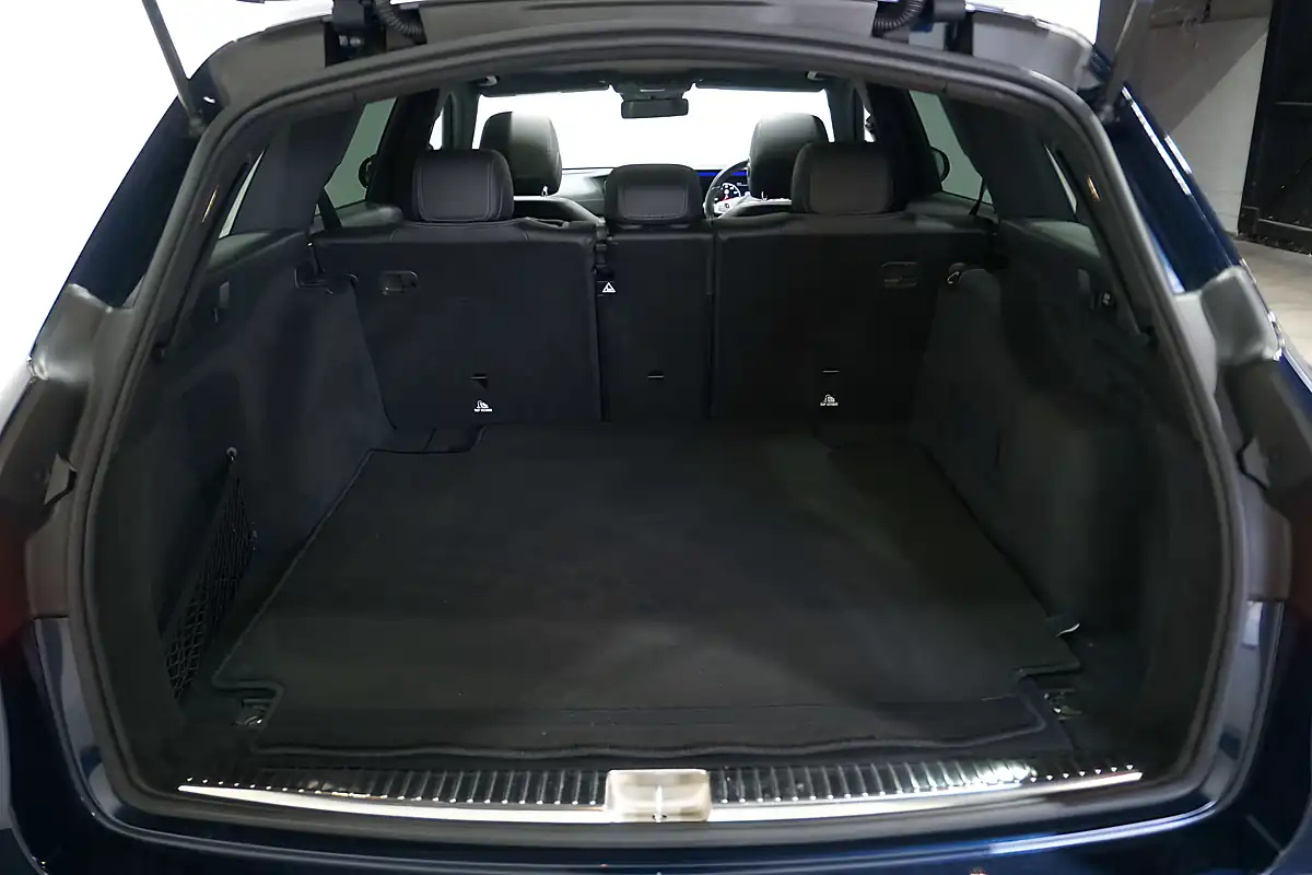 Used 2017 Mercedes E-Class AMG Line (premium) Cavansite Blue - Interior and Exterior details 9