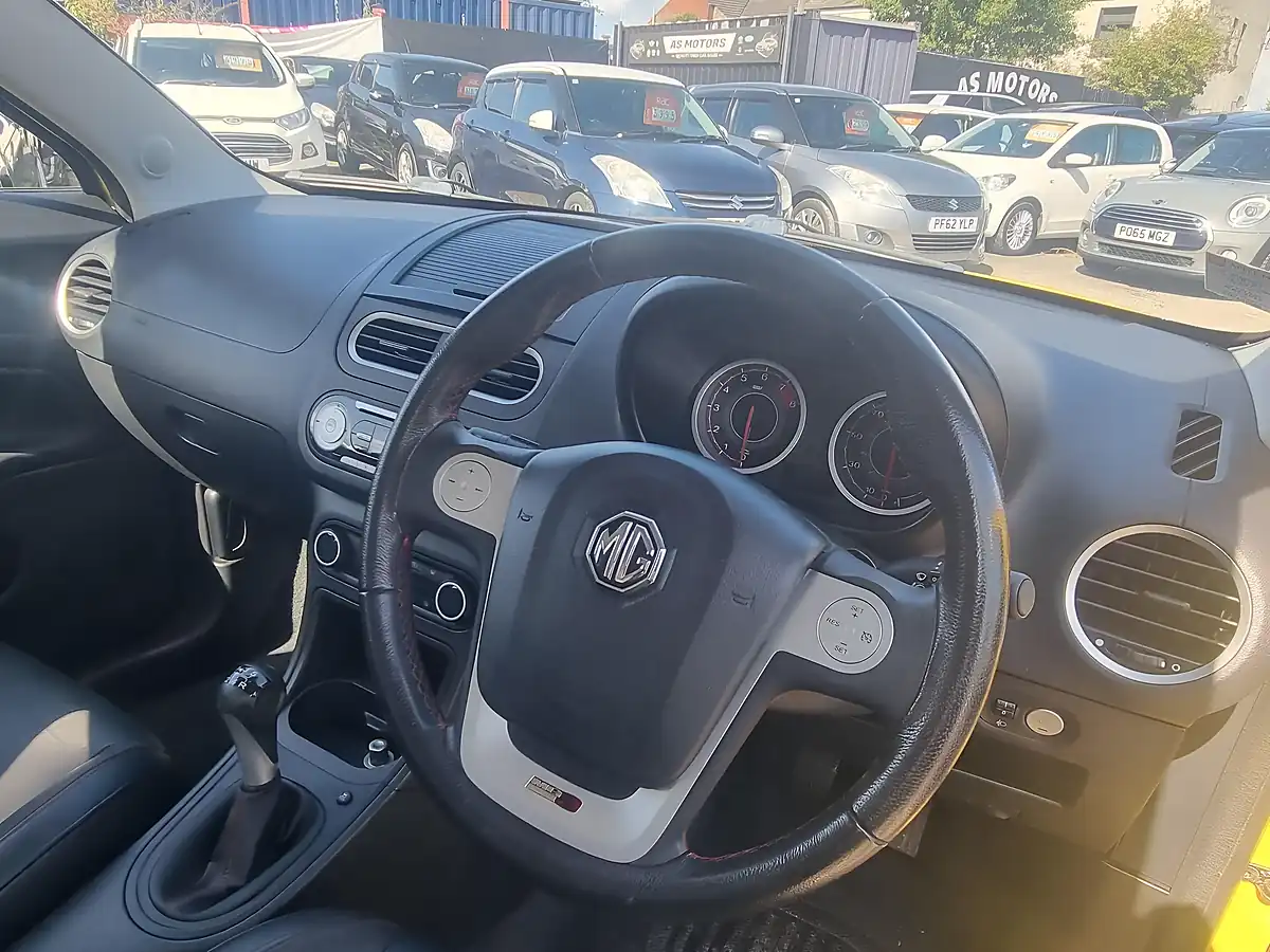 Used 2017 MG MG3 3Style+ Yellow - Interior and Exterior details 4