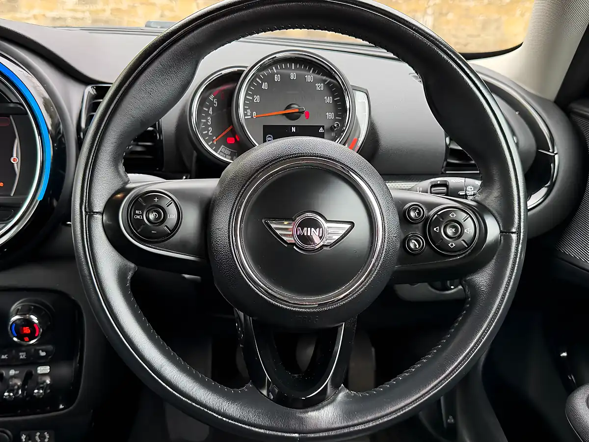 Used 2017 MINI Clubman Black Pack Black - Interior and Exterior details 6