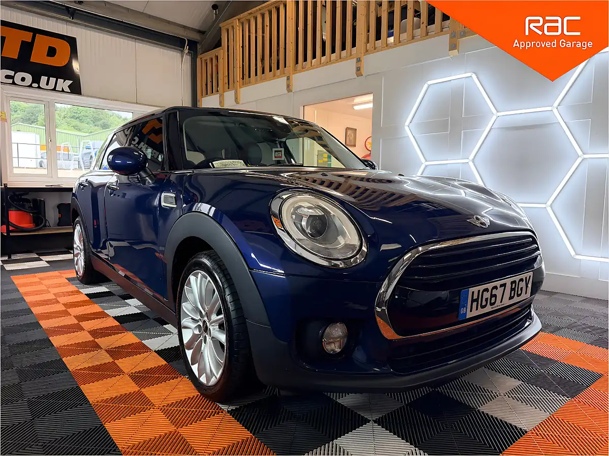 Used 2017 MINI Clubman Cooper Blue - Front View