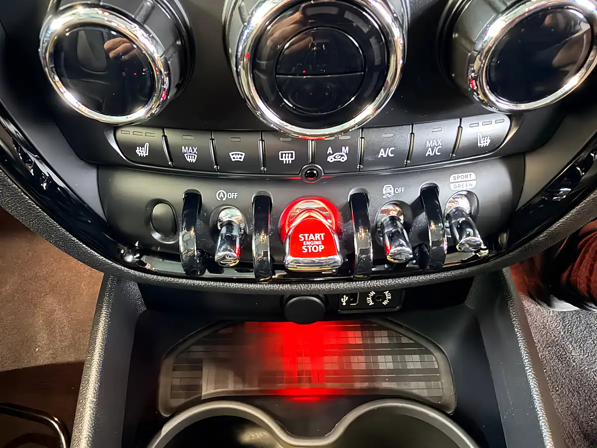 Used 2017 MINI Clubman Cooper Blue - Interior and Exterior details 17