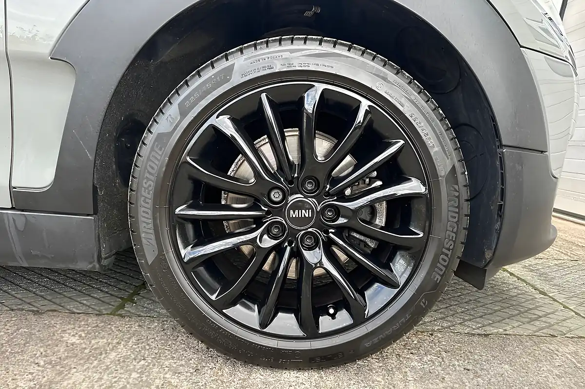 Used 2017 MINI Clubman Cooper Grey - Interior and Exterior details 9