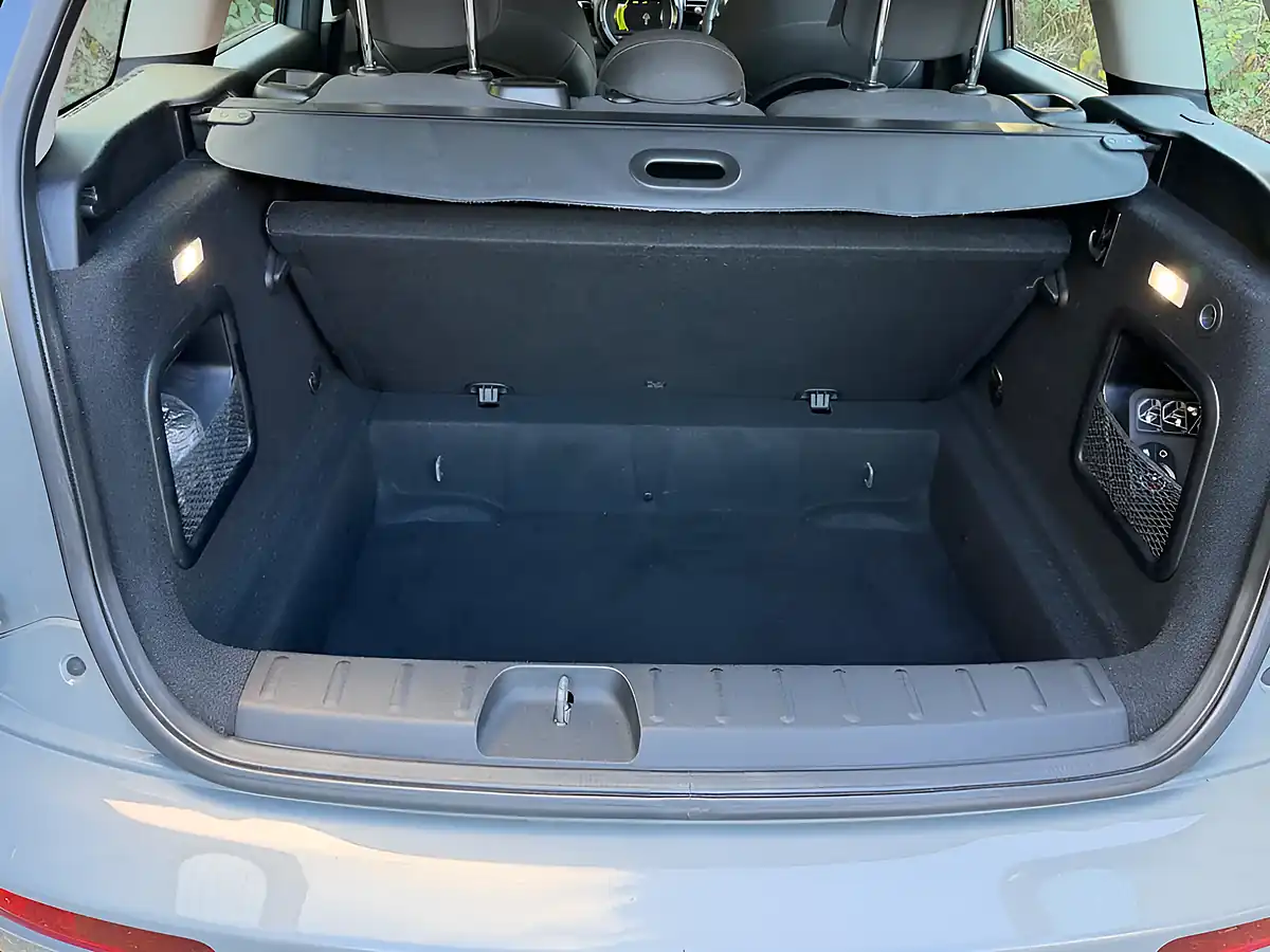Used 2017 MINI Clubman Cooper Moonwalk Grey - Interior and Exterior details 14