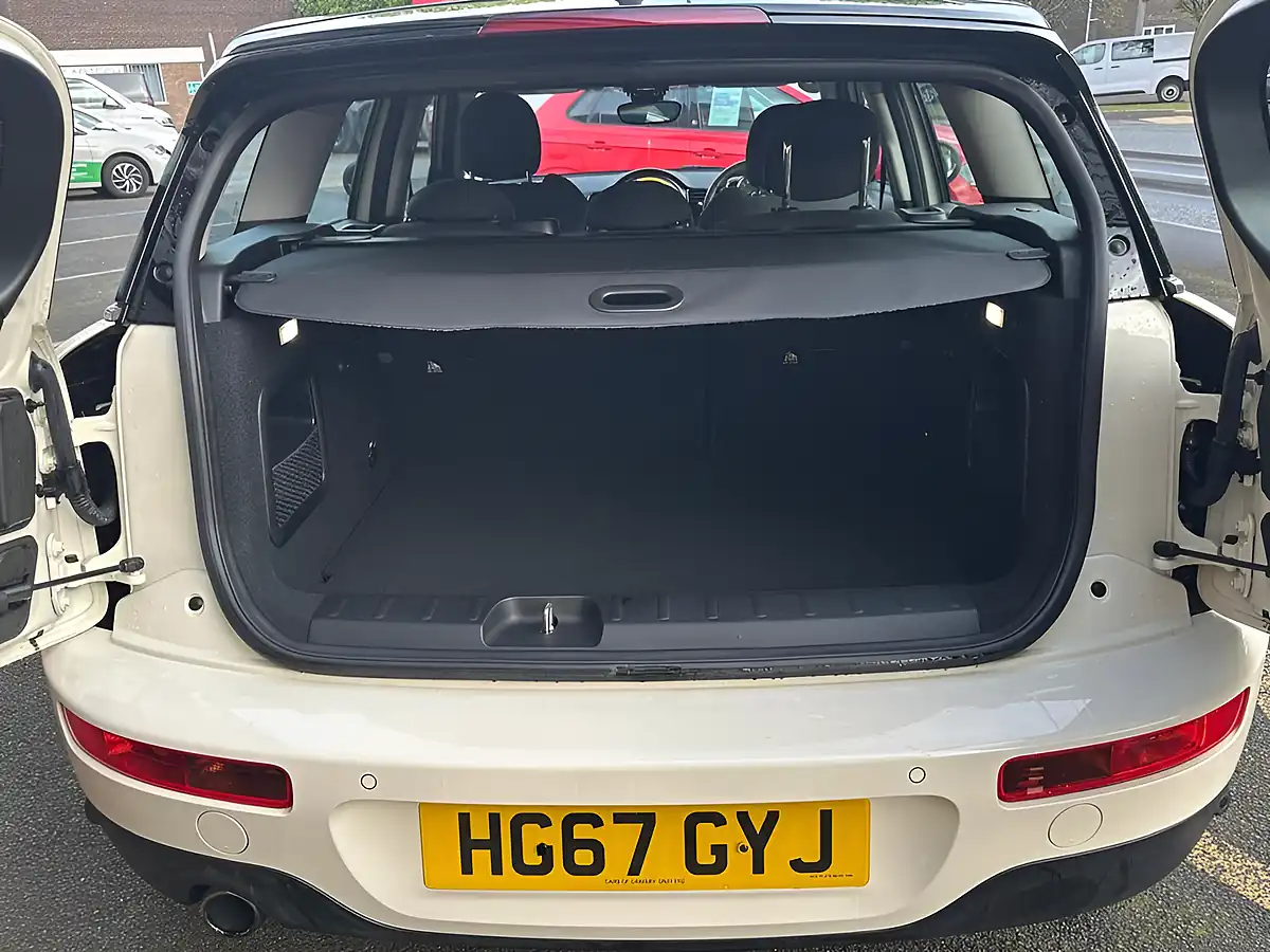 Used 2017 MINI Clubman Cooper Pepper White - Interior and Exterior details 5