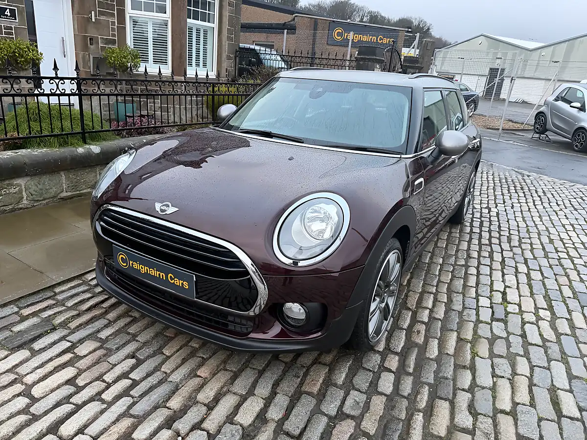 Used 2017 MINI Clubman Cooper Pure Burgundy - Interior and Exterior details 3