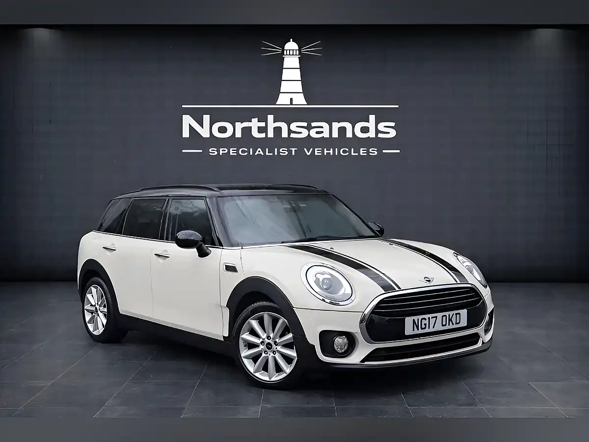 Used 2017 MINI Clubman Cooper White - Front View