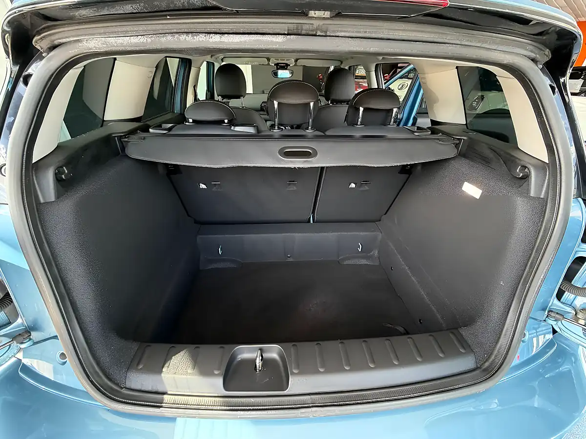 Used 2017 MINI Clubman One Blue - Interior and Exterior details 10