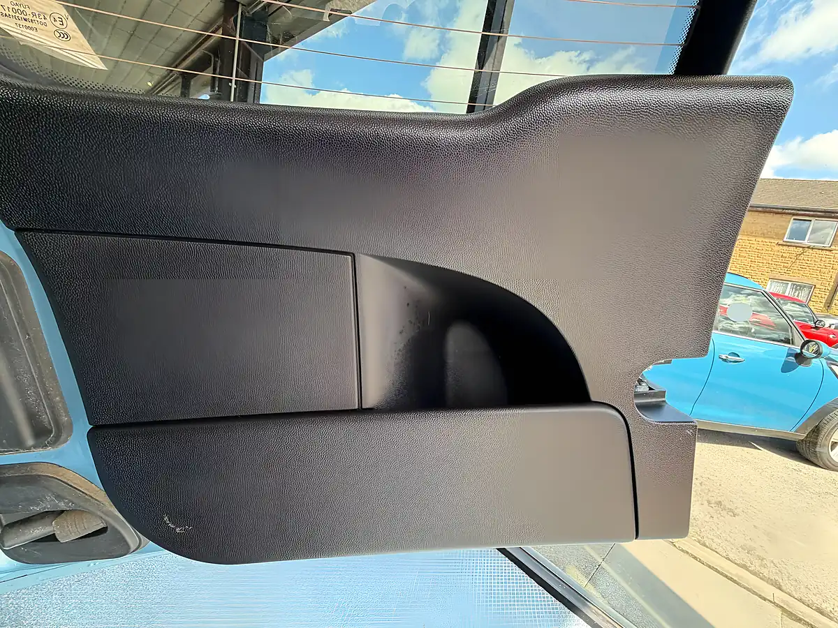 Used 2017 MINI Clubman One Blue - Interior and Exterior details 11