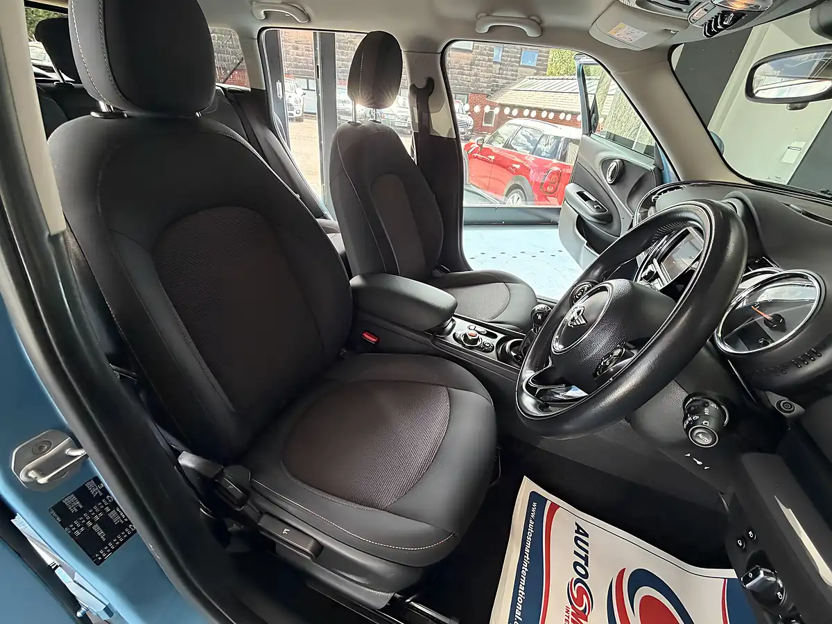 Used 2017 MINI Clubman One Blue - Interior and Exterior details 14