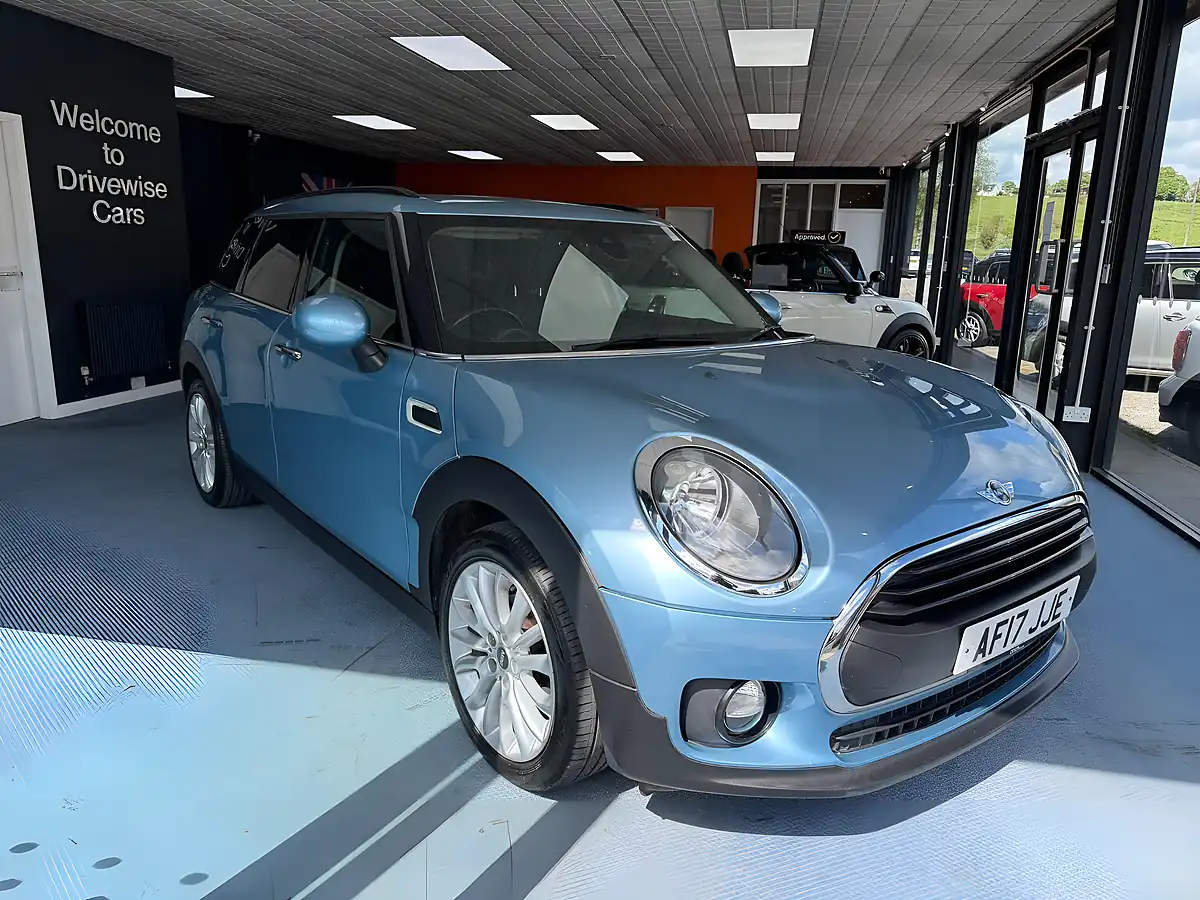 Used 2017 MINI Clubman One Blue - Interior and Exterior details 3