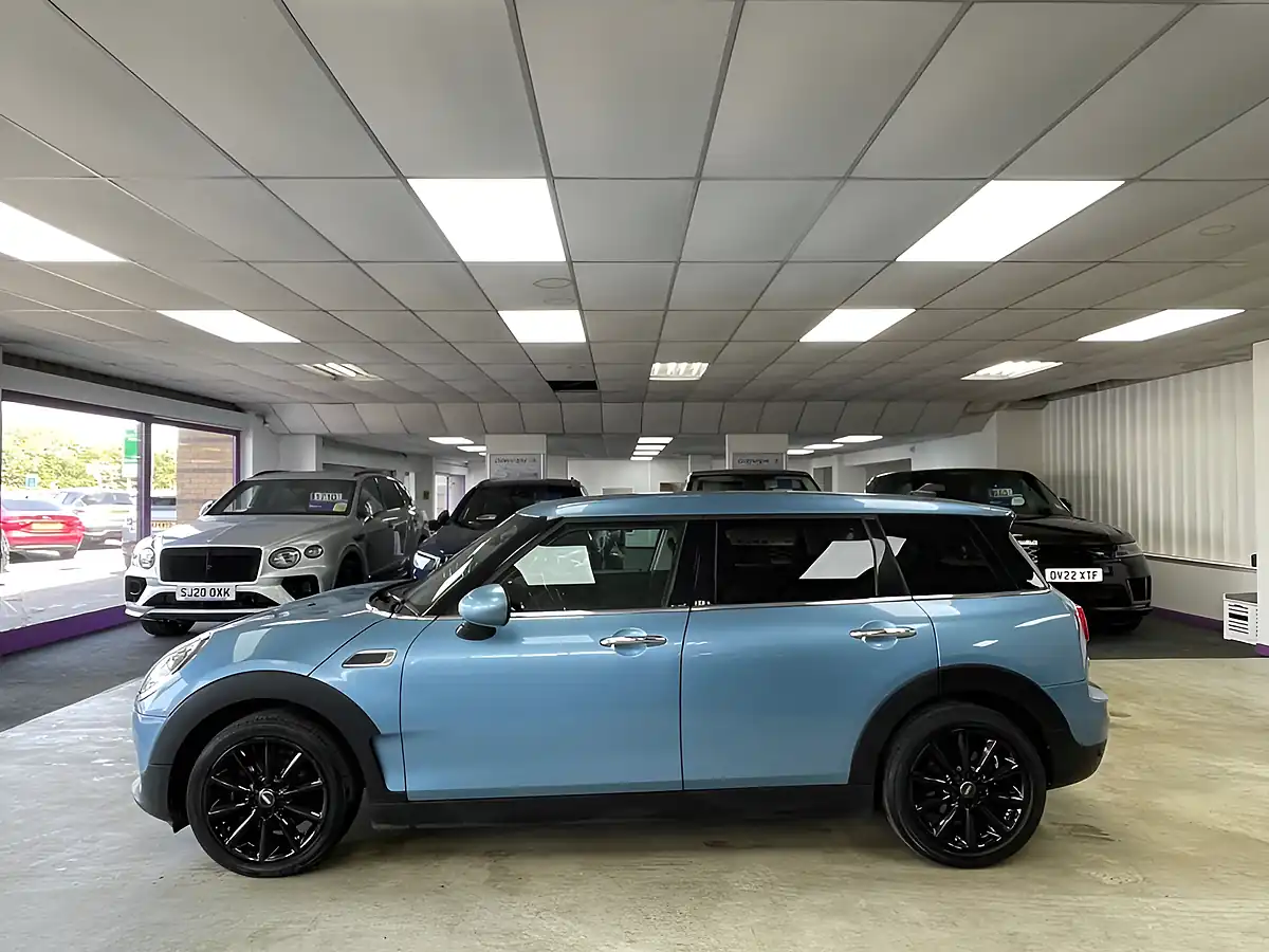 Used 2017 MINI Clubman One Blue - Interior and Exterior details 10