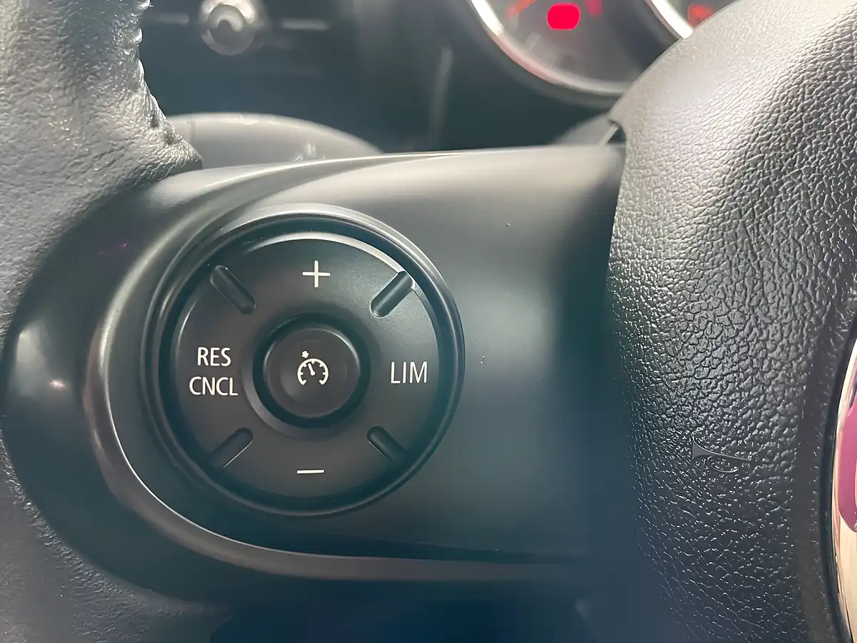 Used 2017 MINI Clubman One Blue - Interior and Exterior details 17
