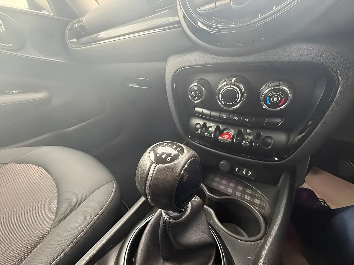 Used 2017 MINI Clubman One Silver - Interior and Exterior details 18