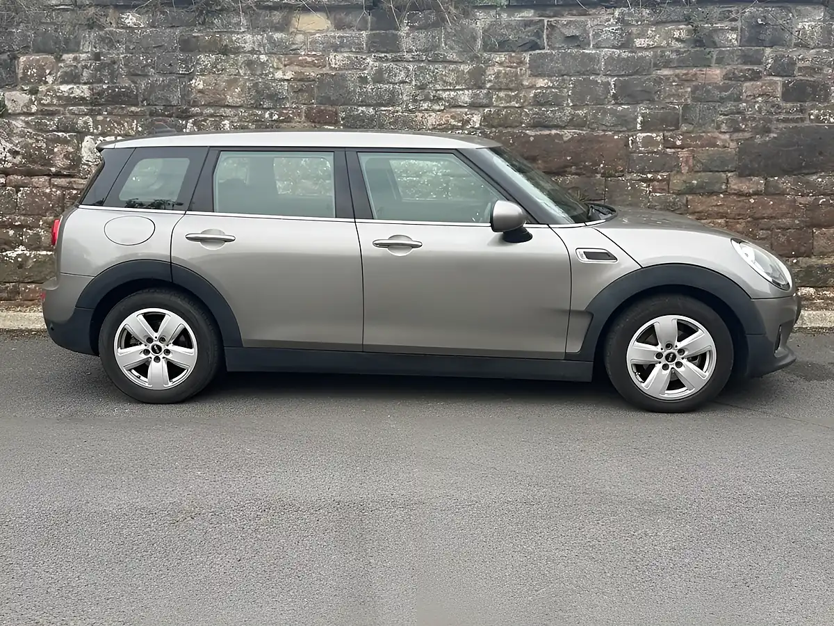 Used 2017 MINI Clubman One Silver - Interior and Exterior details 4