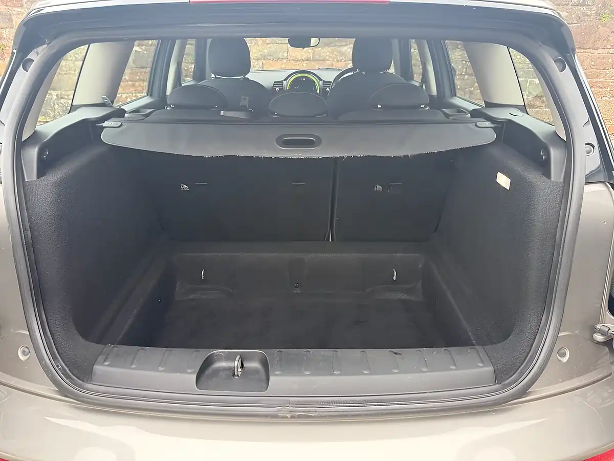 Used 2017 MINI Clubman One Silver - Interior and Exterior details 9