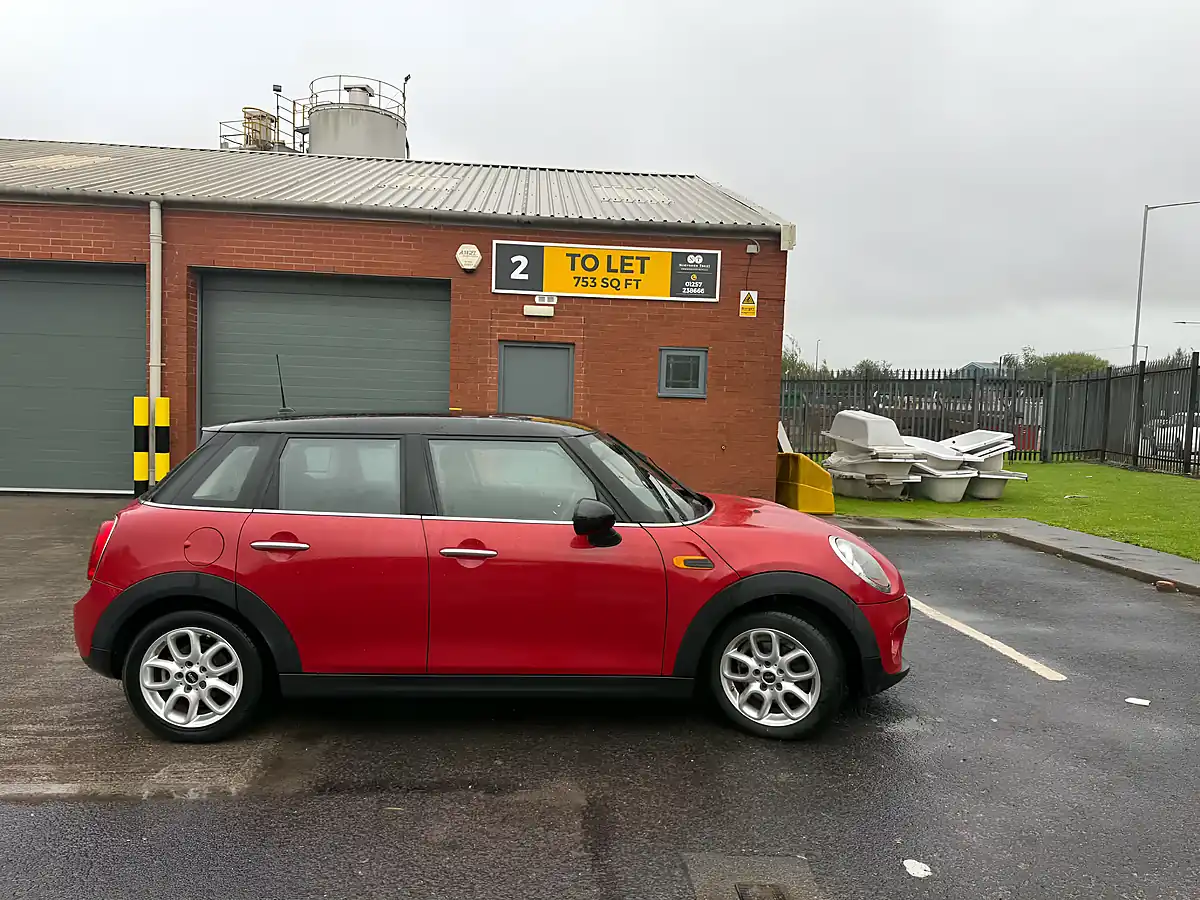 Used 2017 MINI Cooper Red - Interior and Exterior details 9