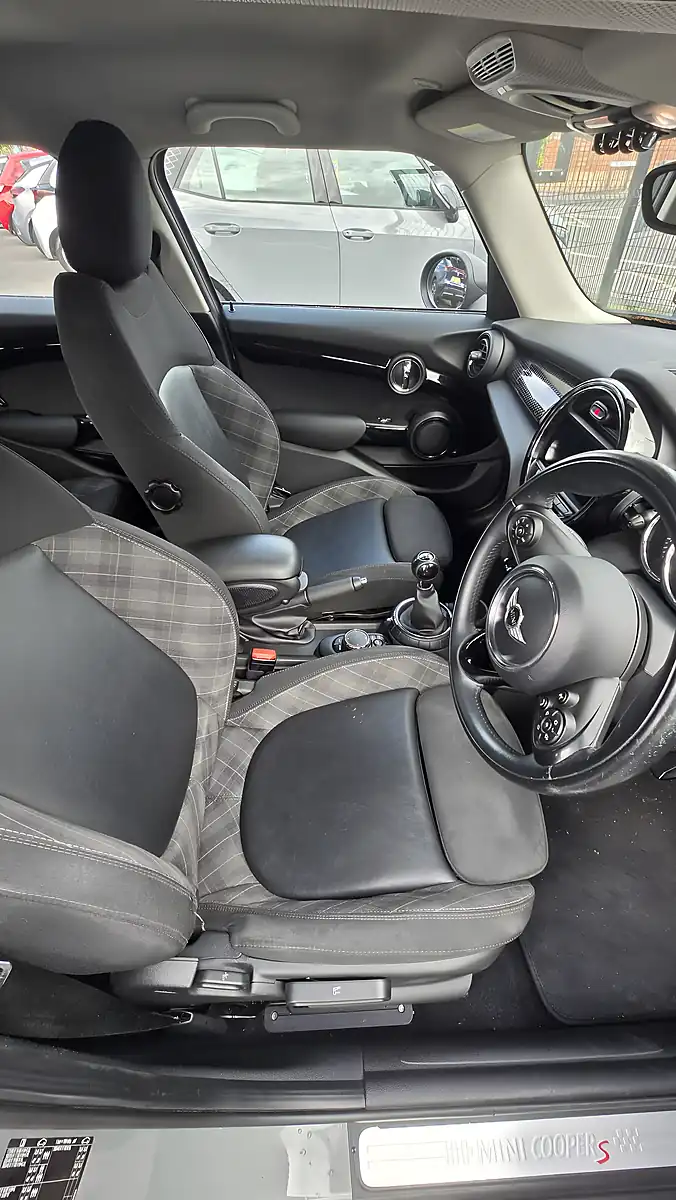 Used 2017 MINI Cooper S Grey - Interior and Exterior details 7