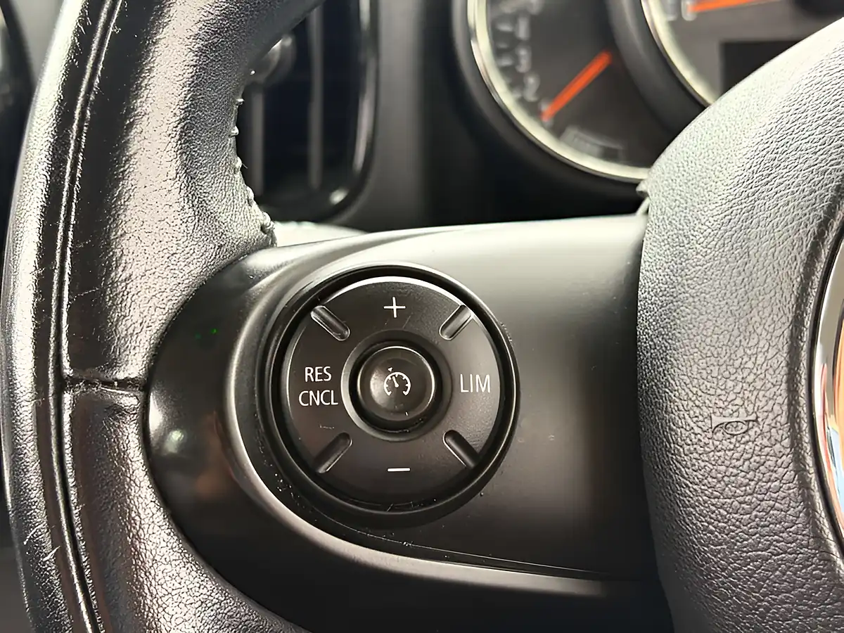 Used 2017 MINI Countryman Cooper British Racing Green - Interior and Exterior details 16