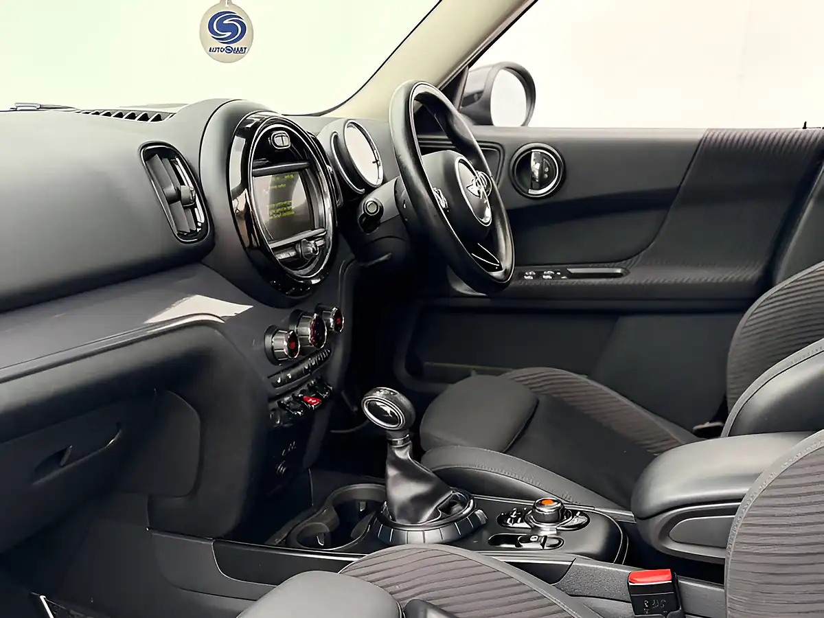 Used 2017 MINI Countryman Cooper British Racing Green - Interior and Exterior details 20