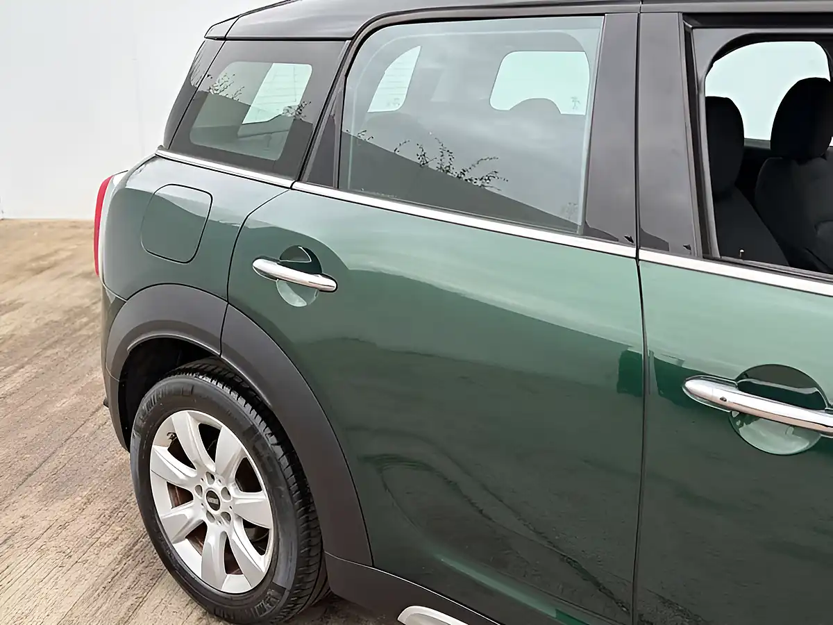 Used 2017 MINI Countryman Cooper British Racing Green - Interior and Exterior details 9