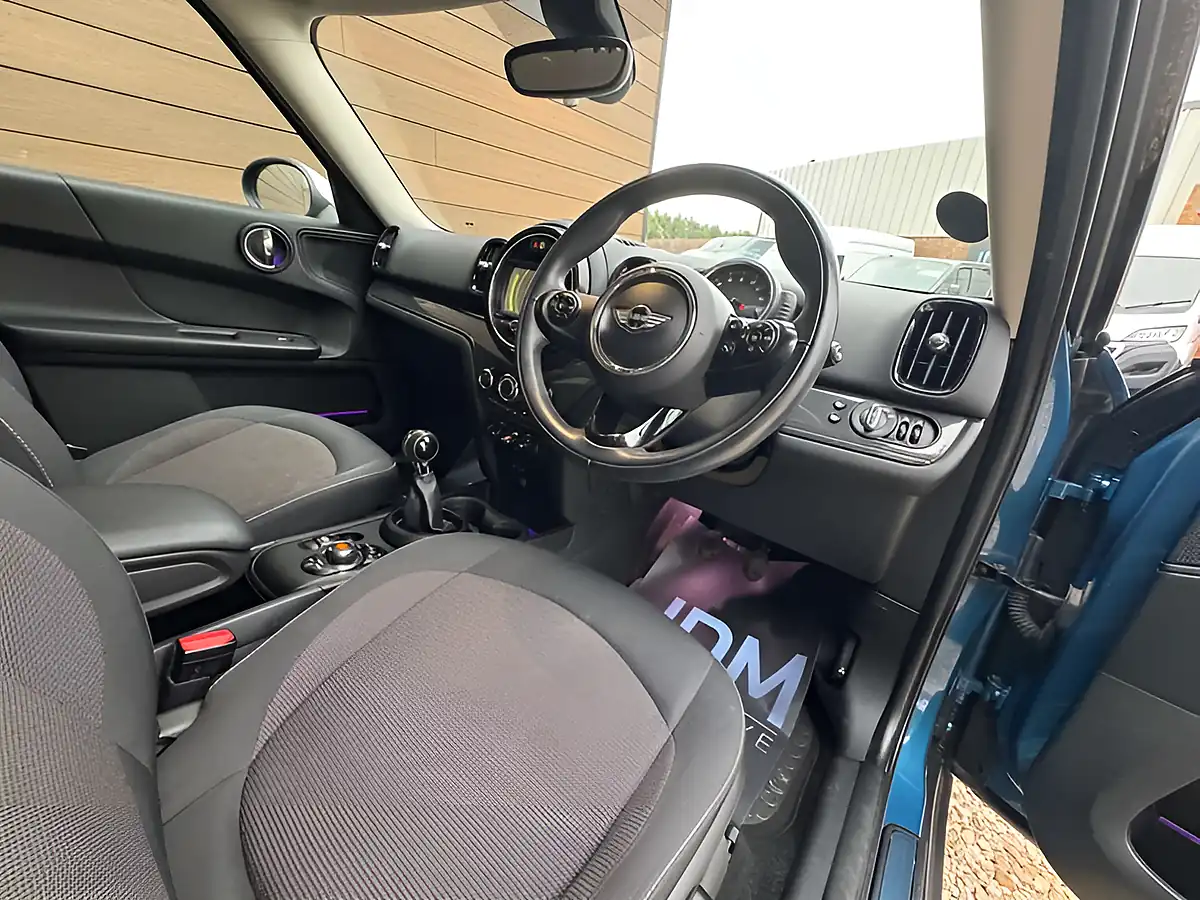 Used 2017 MINI Countryman Cooper Island Blue - Interior and Exterior details 13