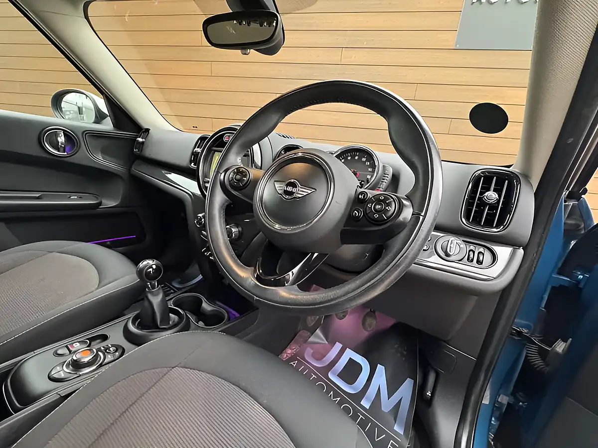 Used 2017 MINI Countryman Cooper Island Blue - Interior and Exterior details 15