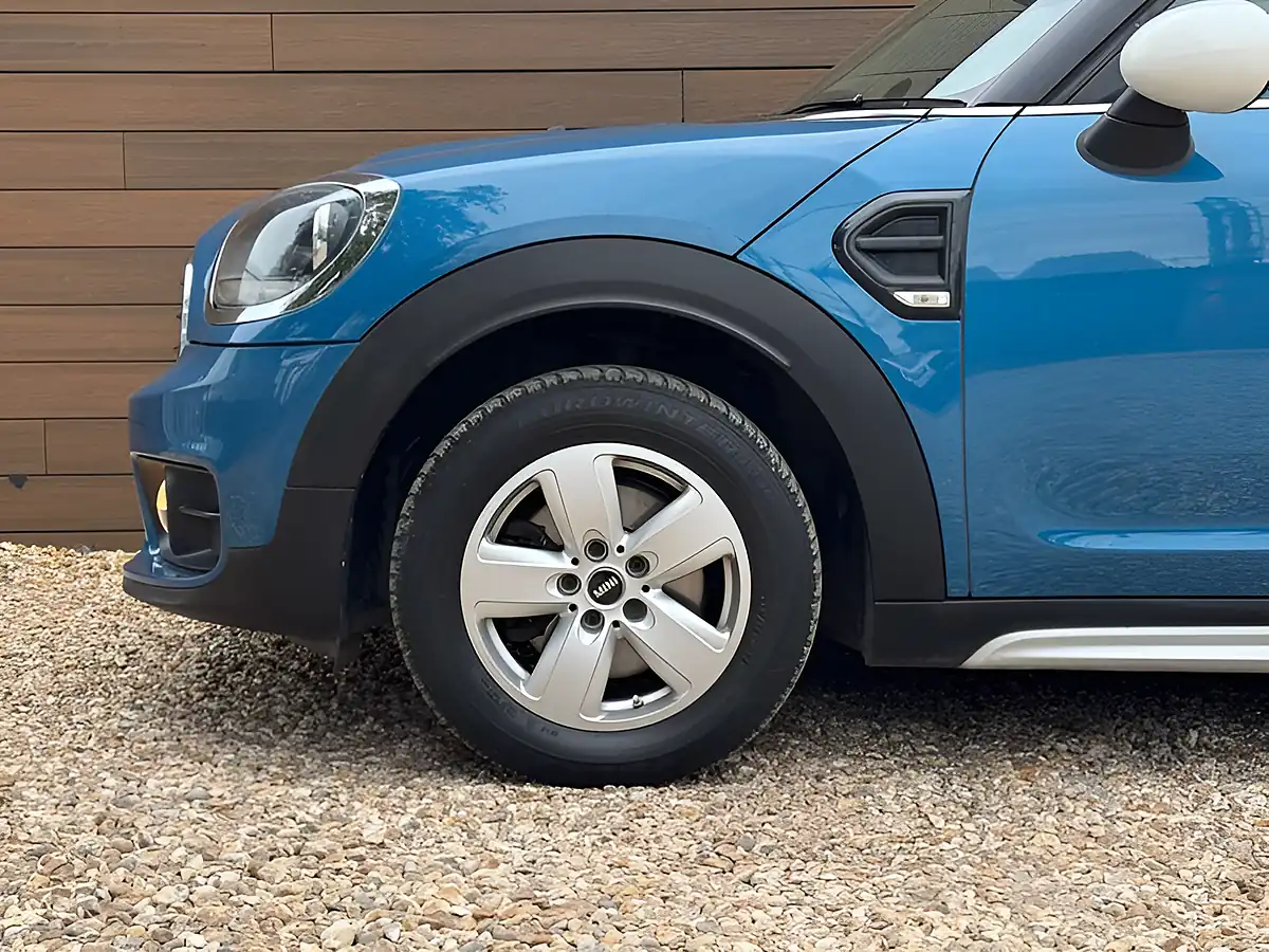 Used 2017 MINI Countryman Cooper Island Blue - Interior and Exterior details 9