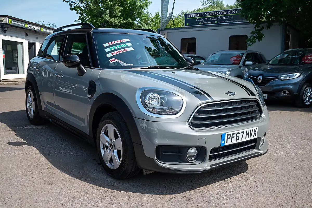 Used 2017 MINI Countryman Cooper Moonwalk Grey - Interior and Exterior details 10