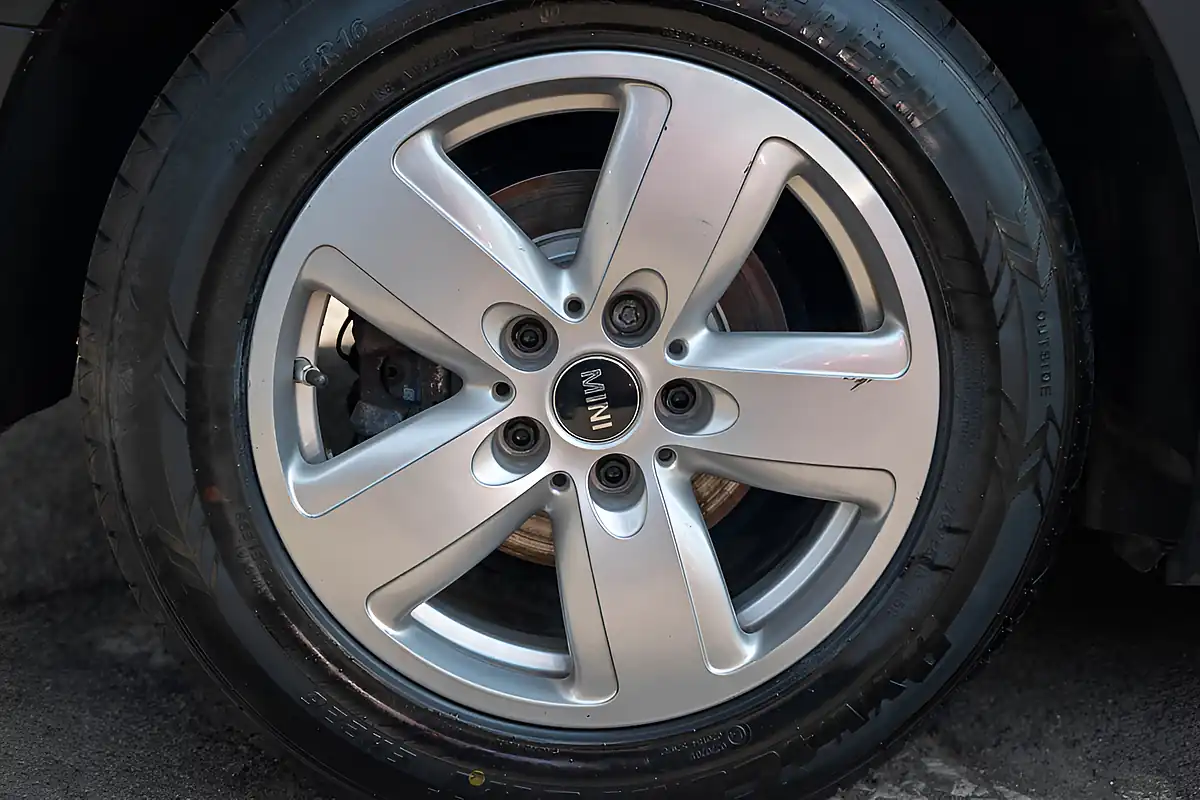 Used 2017 MINI Countryman Cooper Moonwalk Grey - Interior and Exterior details 14