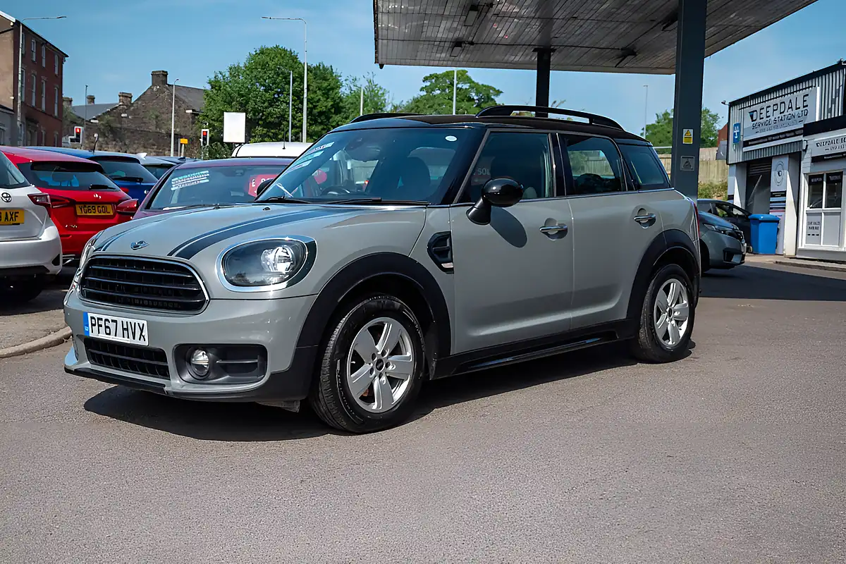 Used 2017 MINI Countryman Cooper Moonwalk Grey - Interior and Exterior details 4
