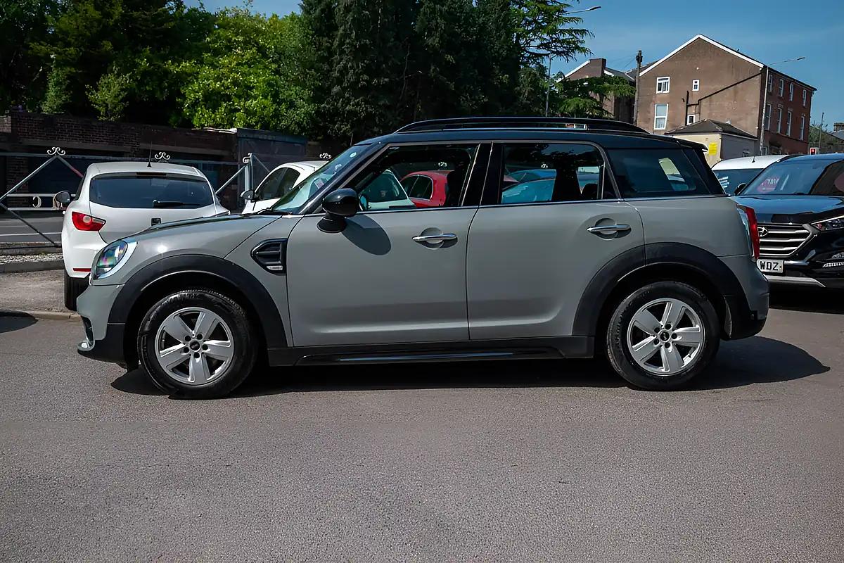 Used 2017 MINI Countryman Cooper Moonwalk Grey - Interior and Exterior details 5