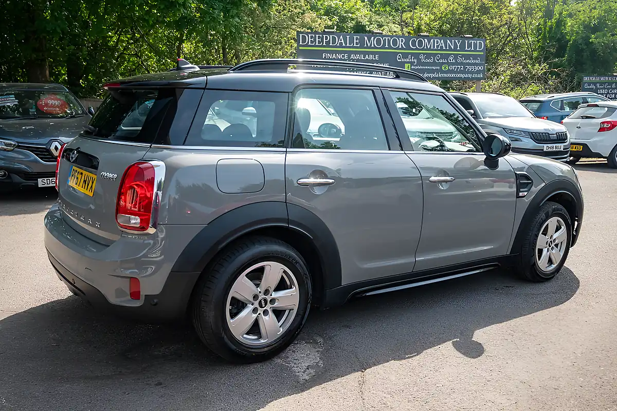 Used 2017 MINI Countryman Cooper Moonwalk Grey - Interior and Exterior details 8