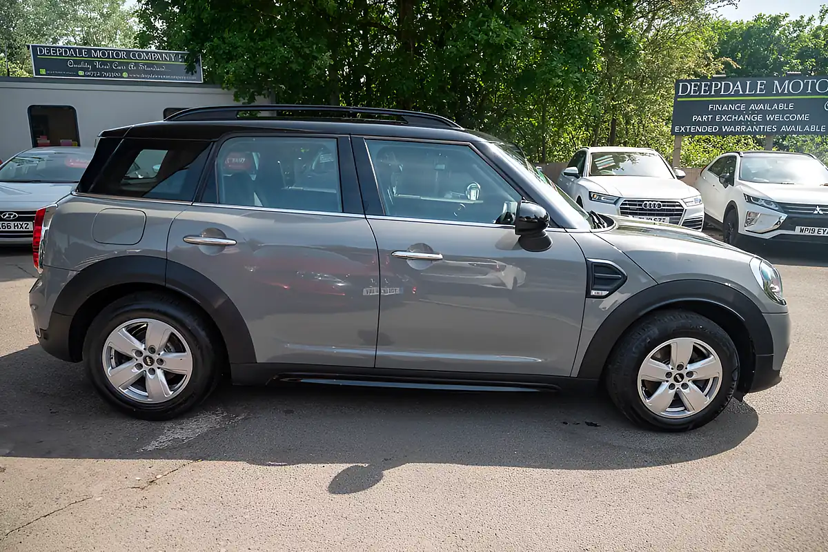 Used 2017 MINI Countryman Cooper Moonwalk Grey - Interior and Exterior details 9