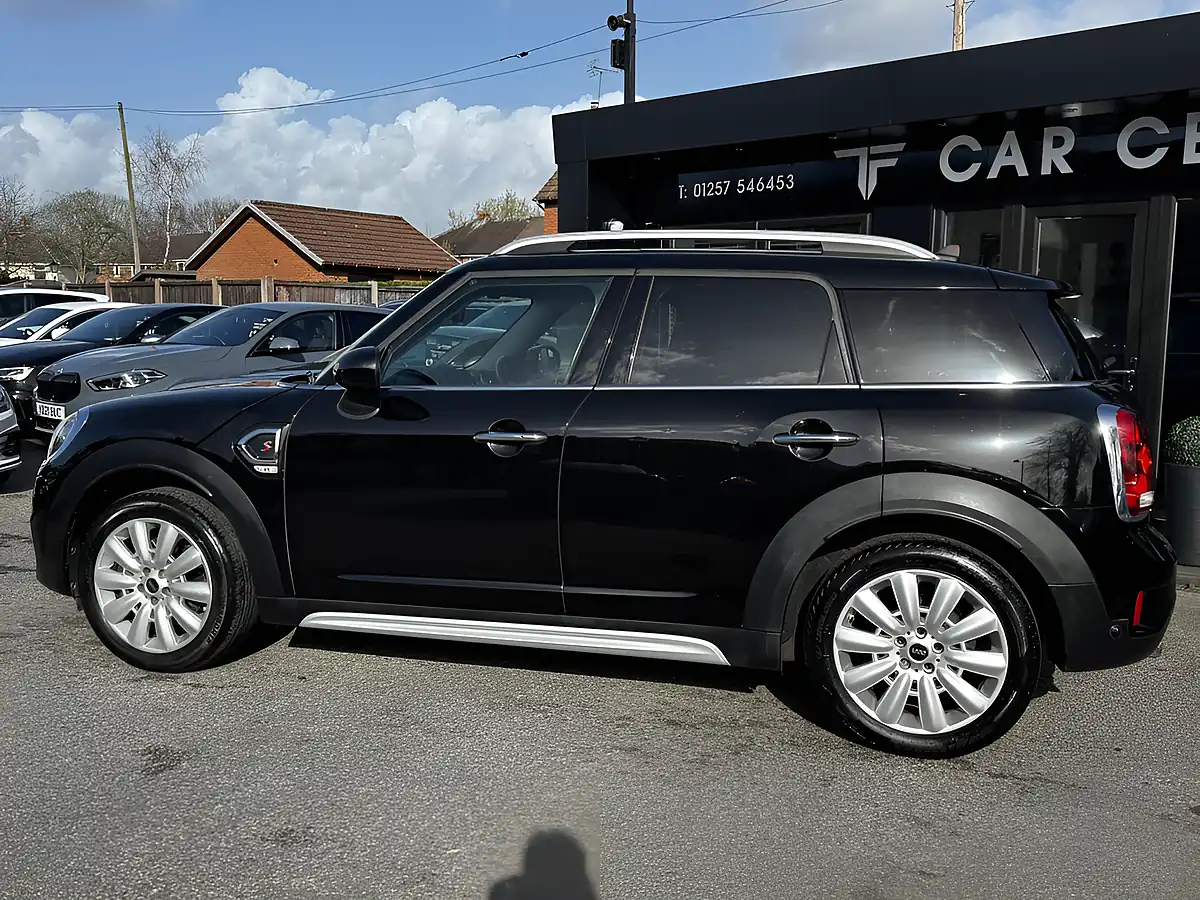 Used 2017 MINI Countryman Cooper S Black - Interior and Exterior details 4