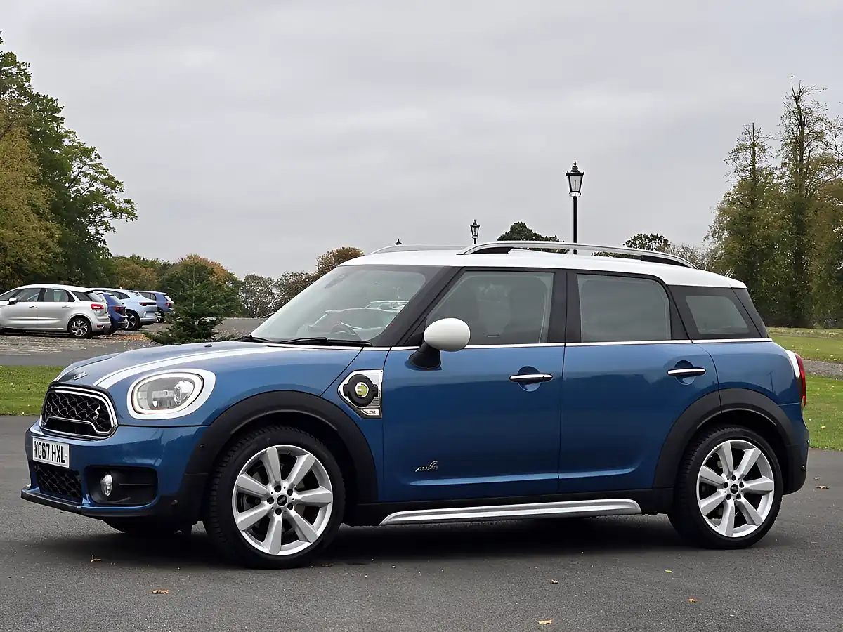 Used 2017 MINI Countryman Cooper S E ALL4 Blue - Interior and Exterior details 12