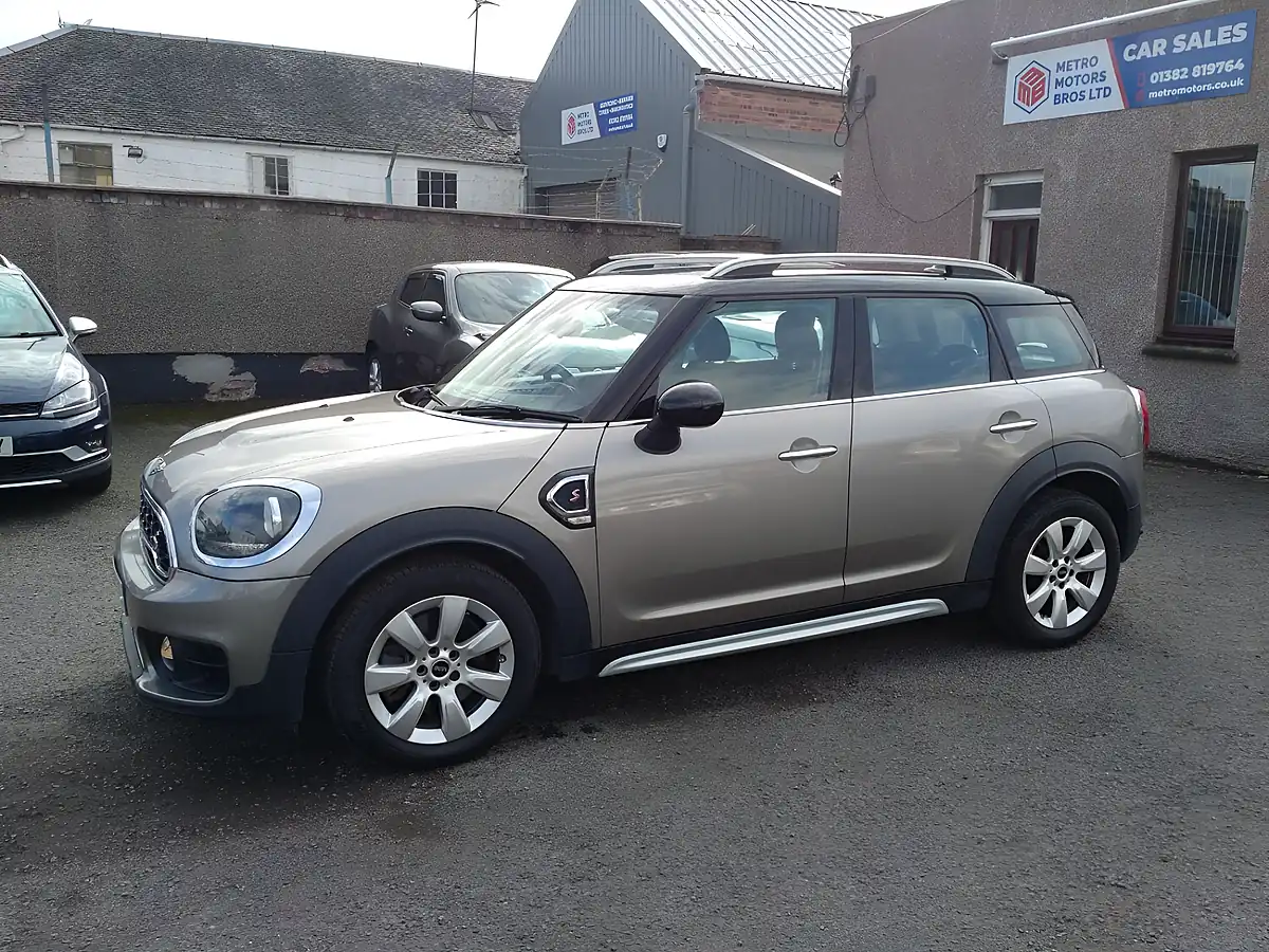 Used 2017 MINI Countryman Cooper S Silver - Front View