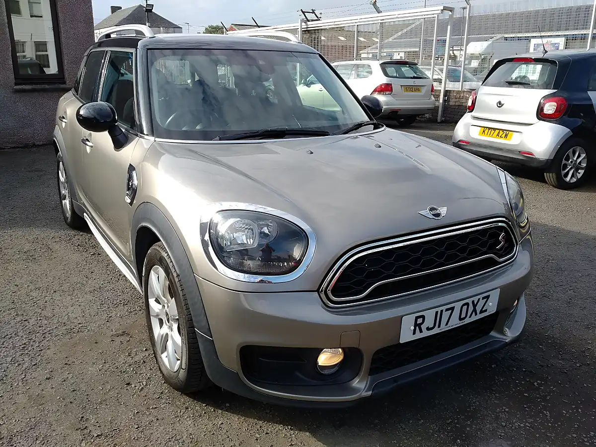 Used 2017 MINI Countryman Cooper S Silver - Interior and Exterior details 10