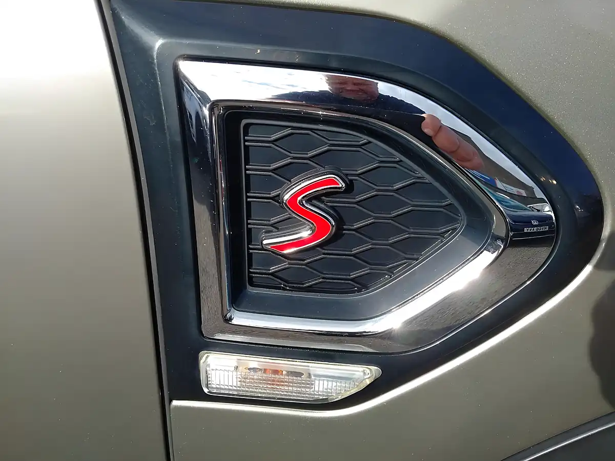 Used 2017 MINI Countryman Cooper S Silver - Interior and Exterior details 13