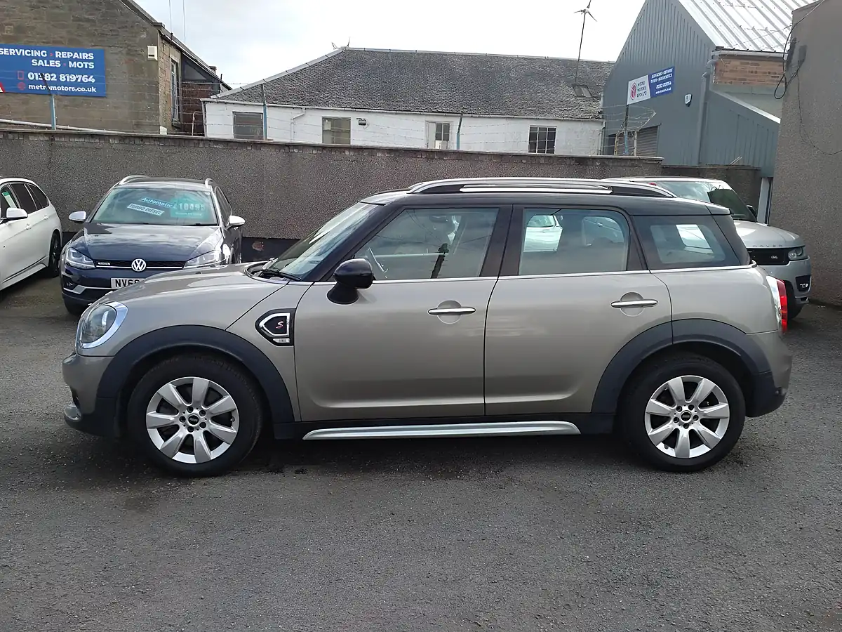 Used 2017 MINI Countryman Cooper S Silver - Interior and Exterior details 2
