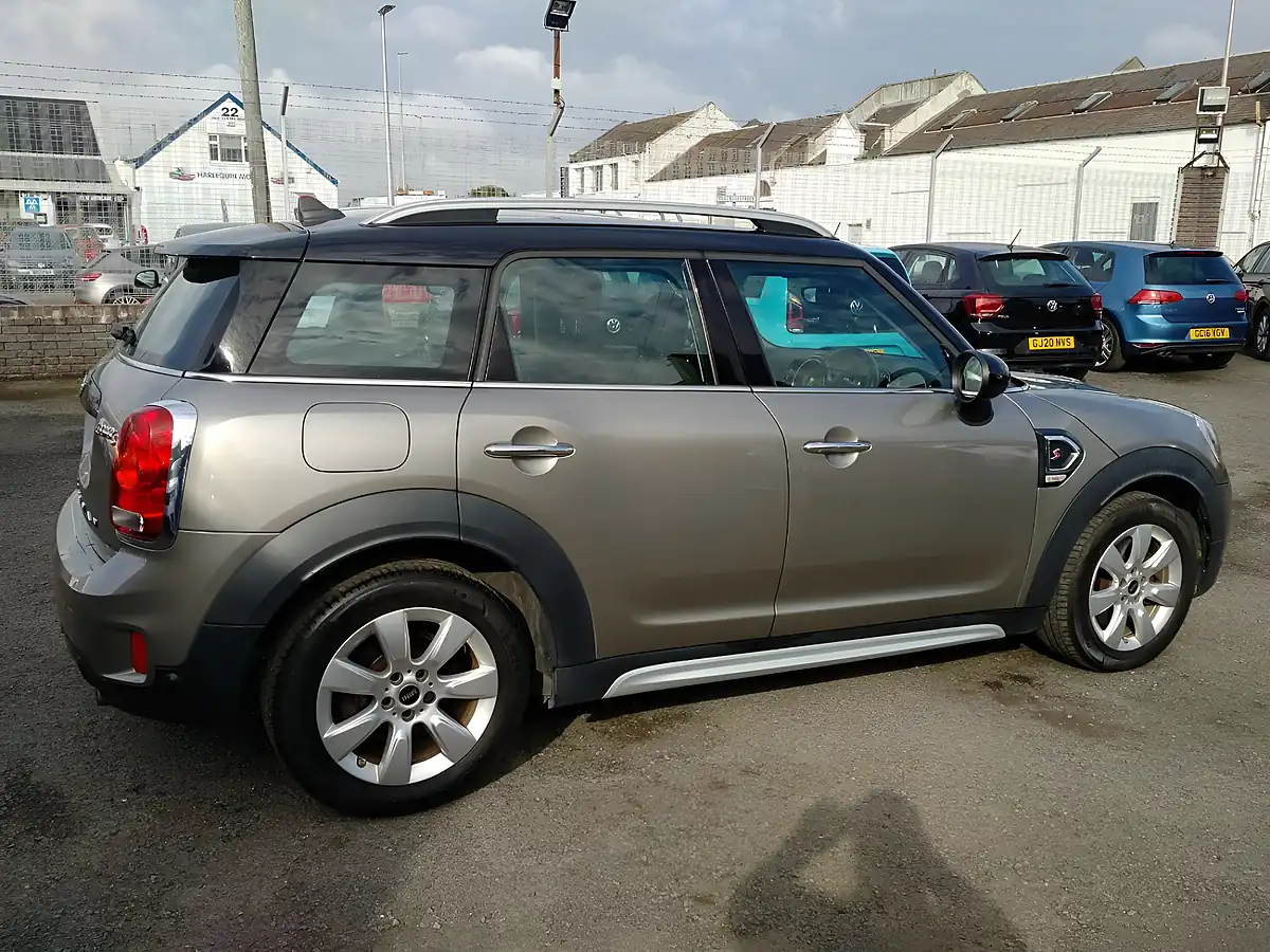 Used 2017 MINI Countryman Cooper S Silver - Interior and Exterior details 7