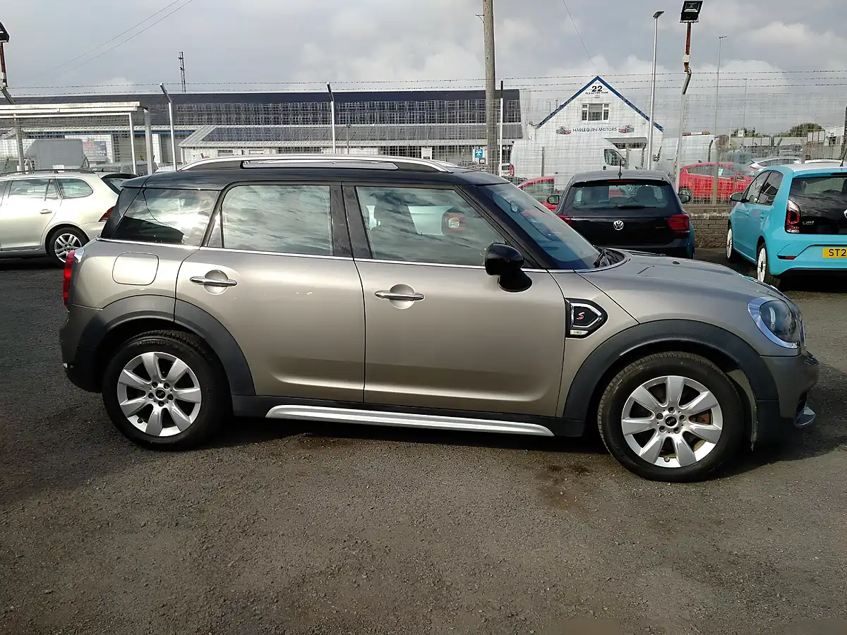 Used 2017 MINI Countryman Cooper S Silver - Interior and Exterior details 8