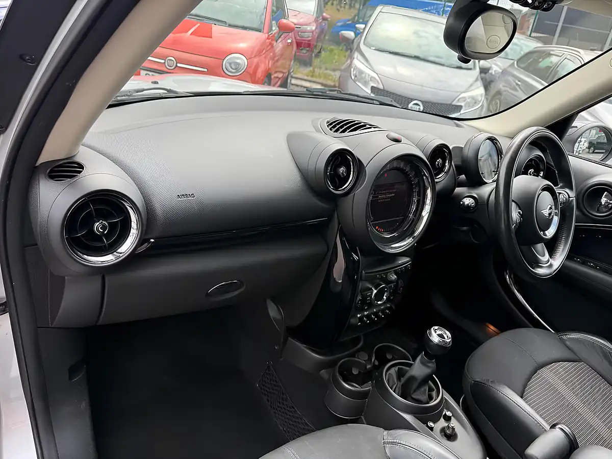 Used 2017 MINI Countryman Cooper S Silver - Interior and Exterior details 14